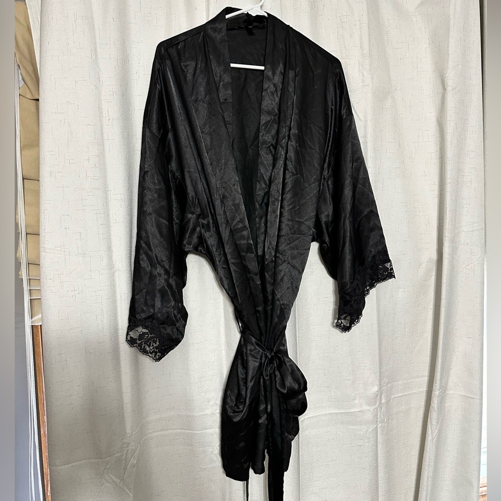 Black Robe - Picture 2 of 3